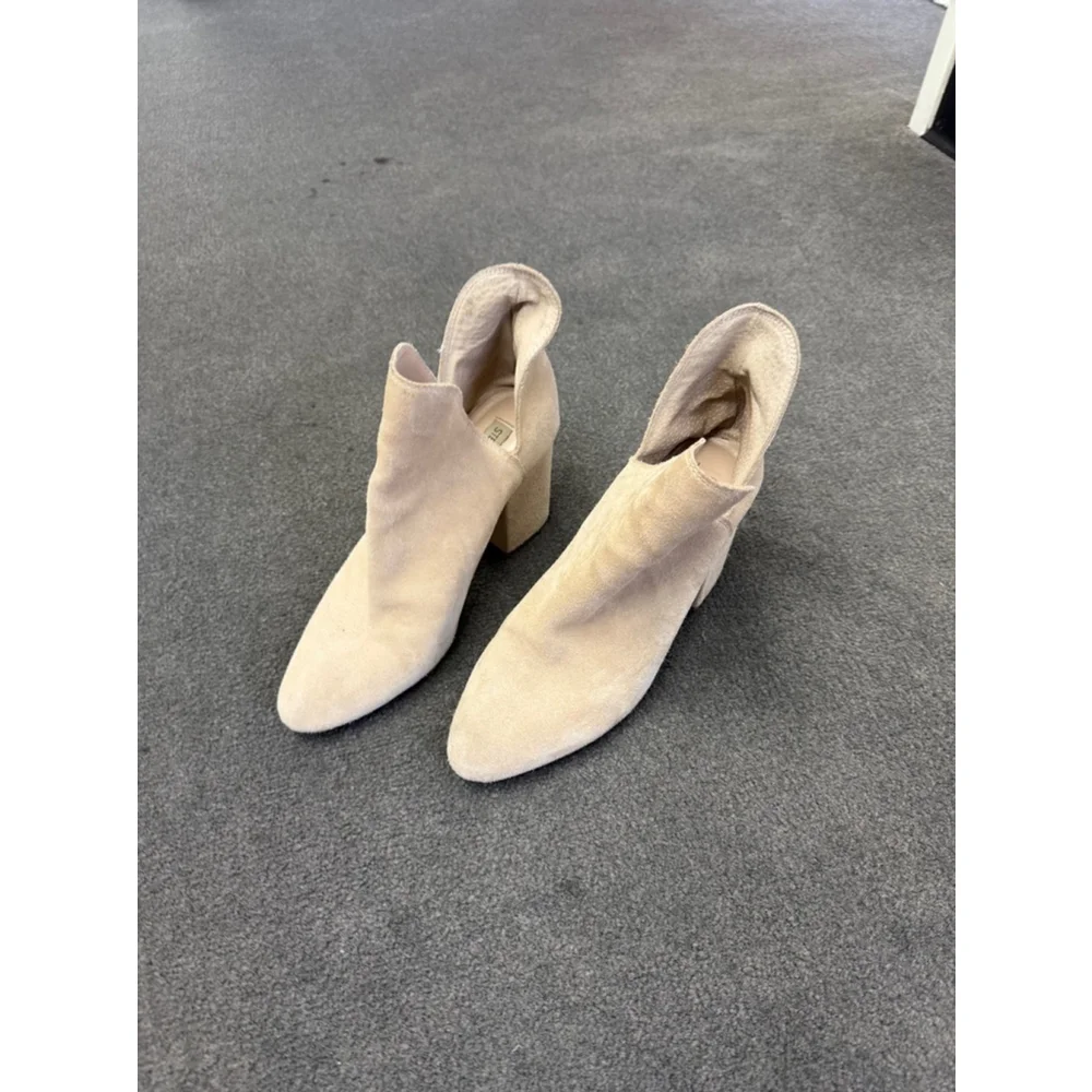 Women's Steve Madden Beige Ankle Boots Size 9.5 suede tan nude - Picture 1 of 8